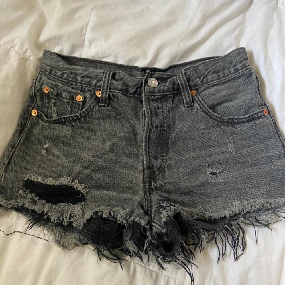 Levi's Women's Black and Grey Shorts